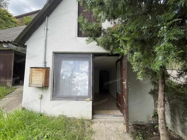 Eladó ház Csolnok 33 nm