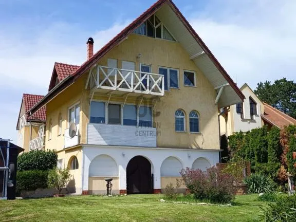 Eladó ház Kőröshegy 305 nm