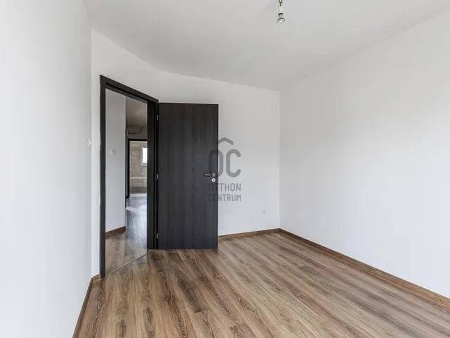 Eladó ház Dunakeszi, Alag 142 nm