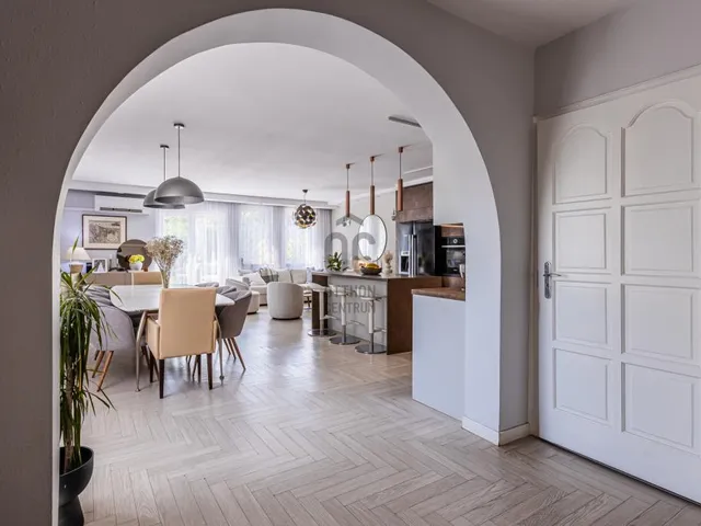 Eladó ház Budapest XV. kerület, Pestújhely 240 nm