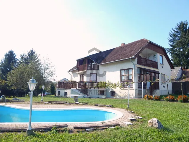 Eladó ház Pusztaszentlászló 225 nm