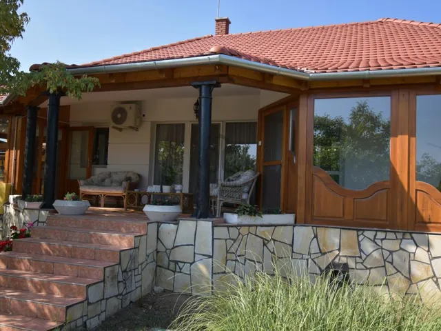 Eladó ház Gyenesdiás 221 nm