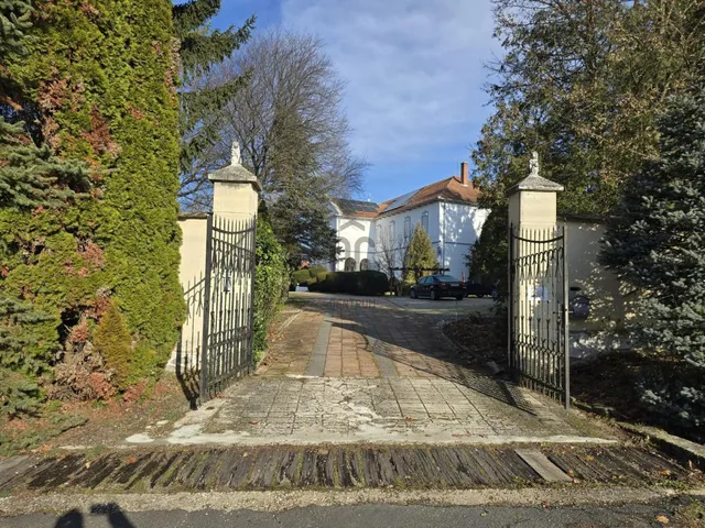 Eladó kereskedelmi és ipari ingatlan Misefa 1649 nm