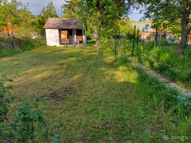 Eladó mezőgazdasági ingatlan Baracs 20 nm