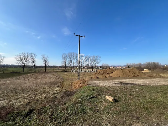 Eladó telek Öskü 1052 nm