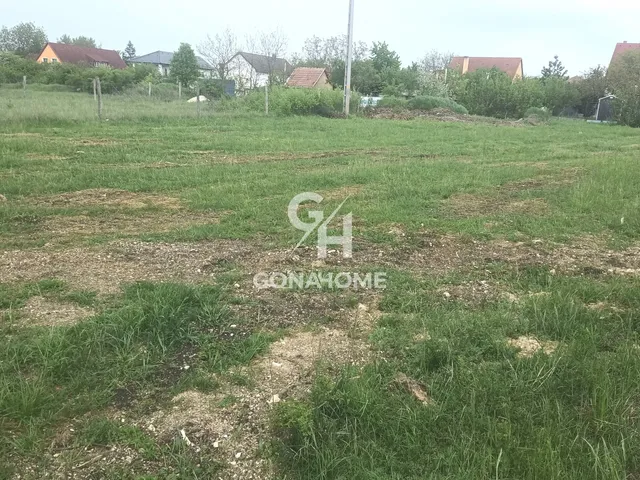 Eladó telek Öskü 989 nm