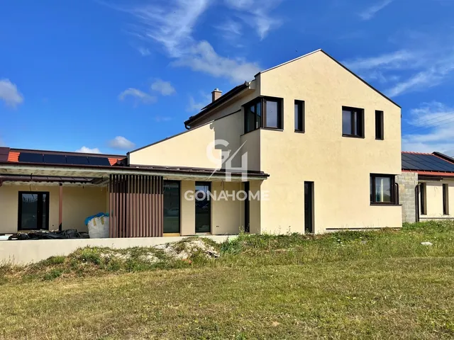 Eladó ház Nemesvámos 220 nm