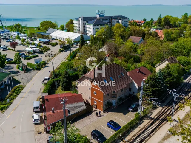 Eladó kereskedelmi és ipari ingatlan Balatonkenese 455 nm