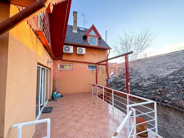 Eladó ház Pécs, Rókusdomb 265 nm