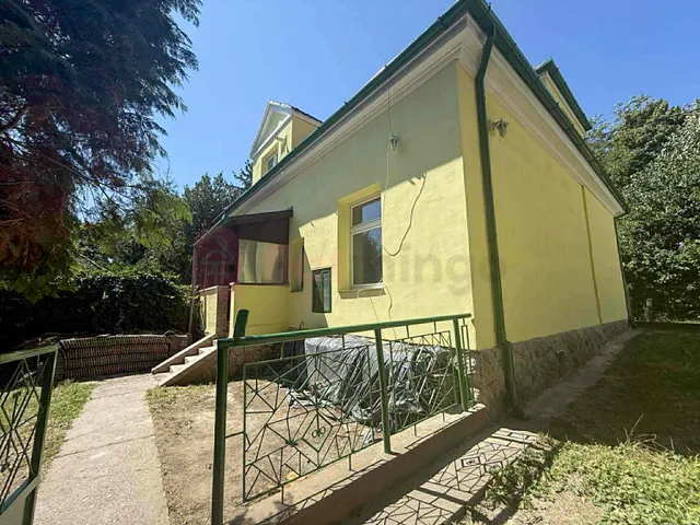 Eladó ház Pécs, Gyárváros, Buzsáki Imre utca 100 nm