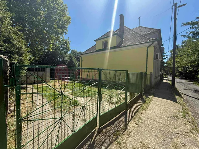 Eladó ház Pécs, Gyárváros, Buzsáki Imre utca 100 nm