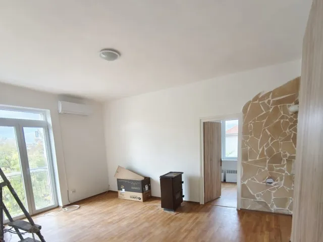 Eladó lakás Komló 52 nm