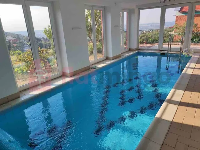 Eladó ház Pécs, Bálics 245 nm