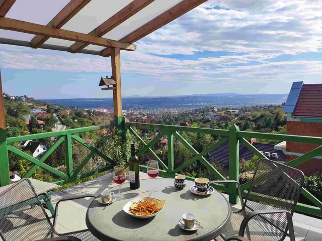 Eladó ház Pécs, Bálics 245 nm