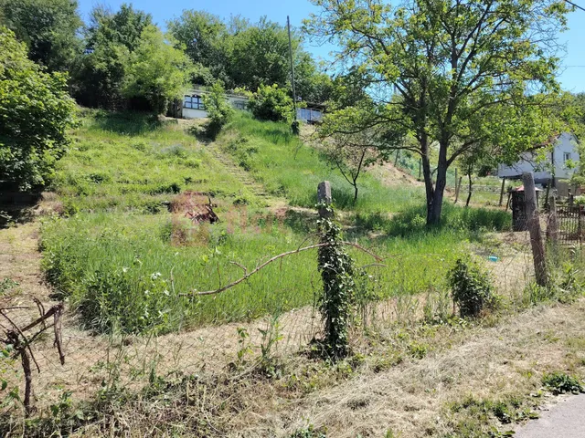 Eladó telek Pécs, Postavölgy 1223 nm