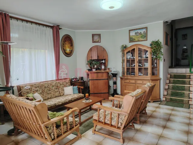 Eladó ház Pécs, Ürög 184 nm