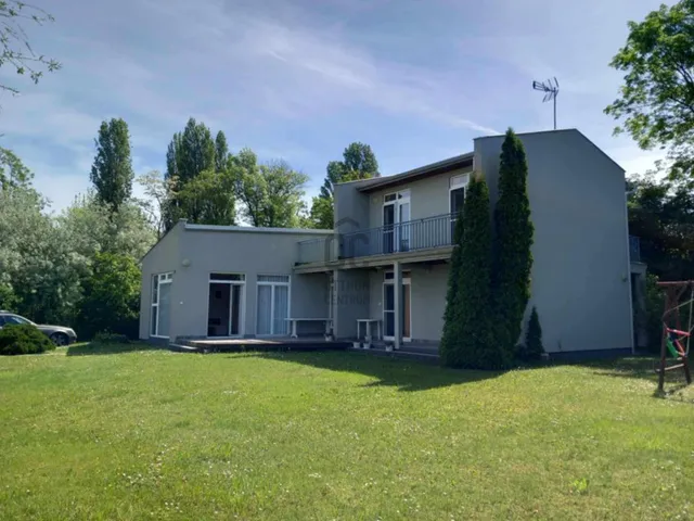 Eladó üdülő és hétvégi ház Balatonszárszó 178 nm