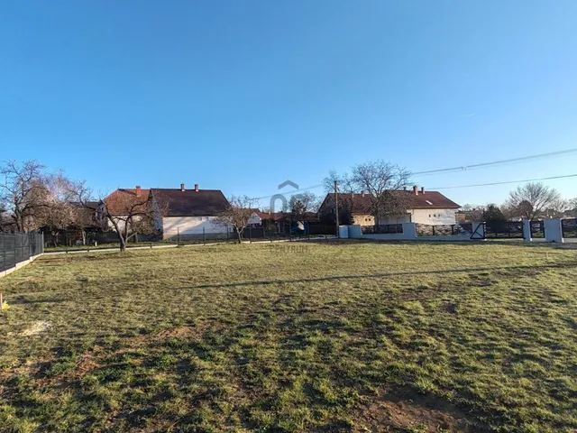 Eladó telek Balatonszárszó 373 nm