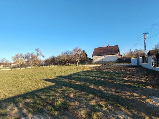 Eladó telek Balatonszárszó 373 nm