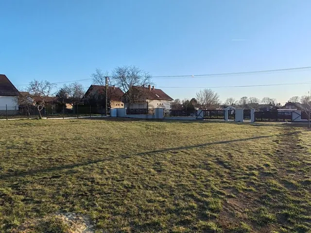 Eladó telek Balatonszárszó 373 nm