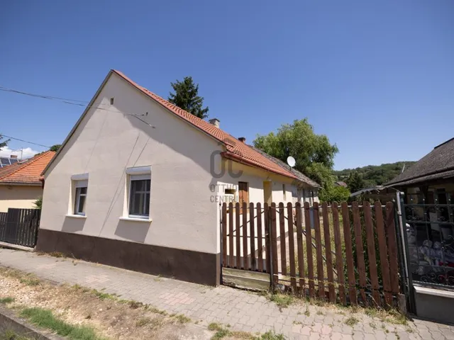 Eladó ház Kőröshegy 30 nm