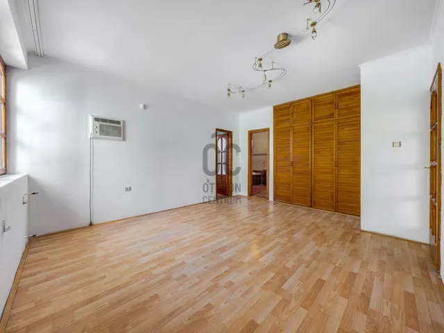 Eladó kereskedelmi és ipari ingatlan Kőröshegy 650 nm