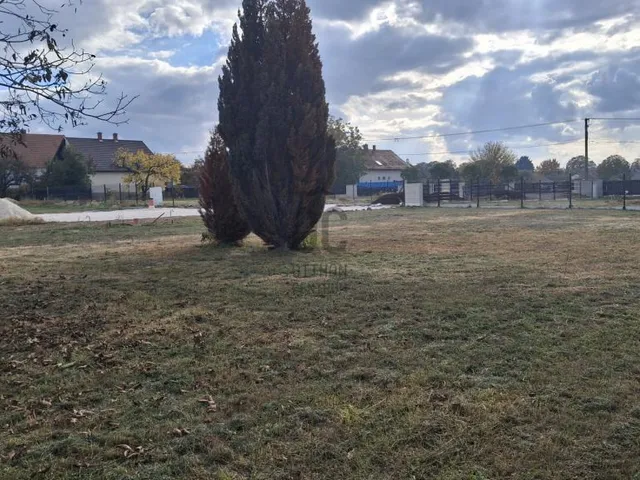 Eladó telek Balatonszárszó 940 nm