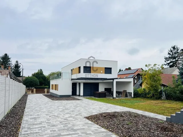 Eladó lakás Balatonszárszó 135 nm