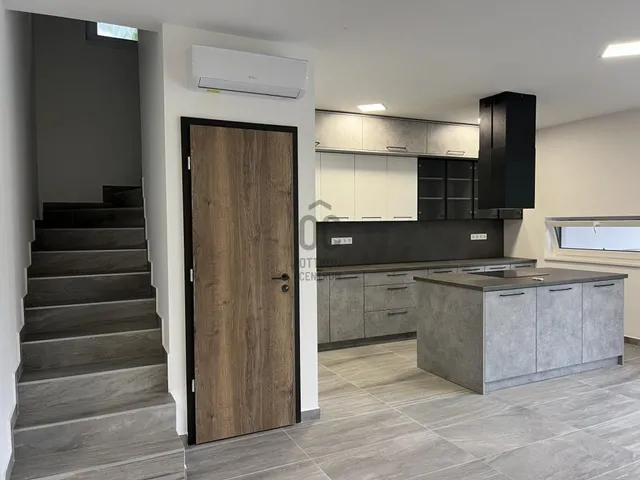 Eladó lakás Balatonszárszó 135 nm