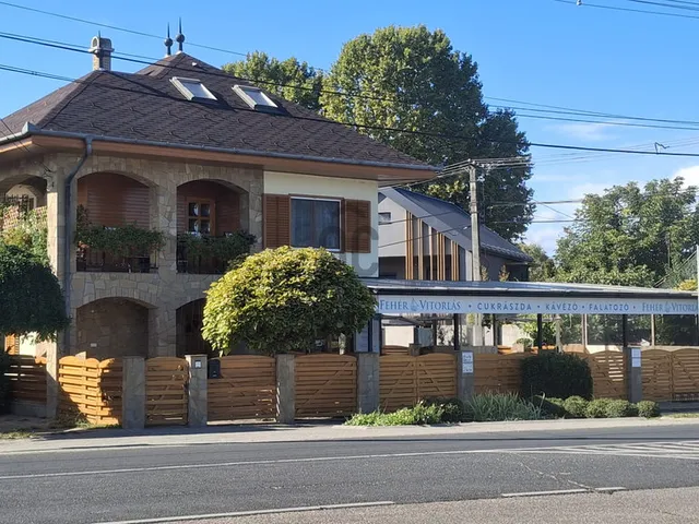 Eladó kereskedelmi és ipari ingatlan Szántód 128 nm