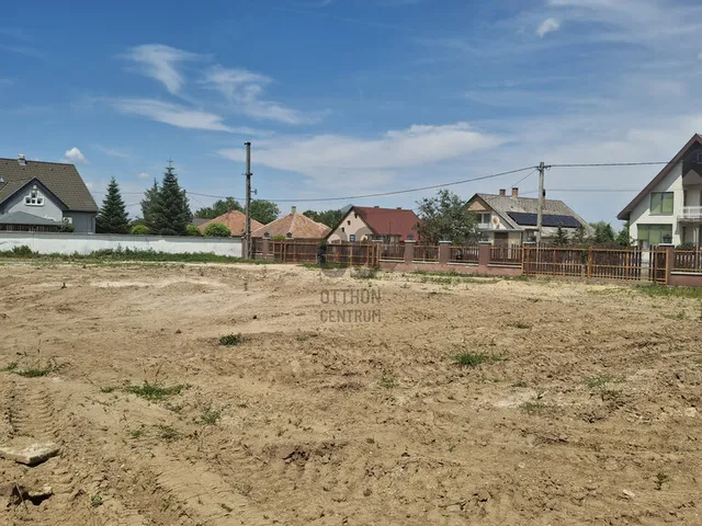 Eladó telek Kőröshegy 1631 nm