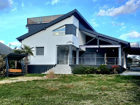 Kiadó ház Zamárdi 210 nm