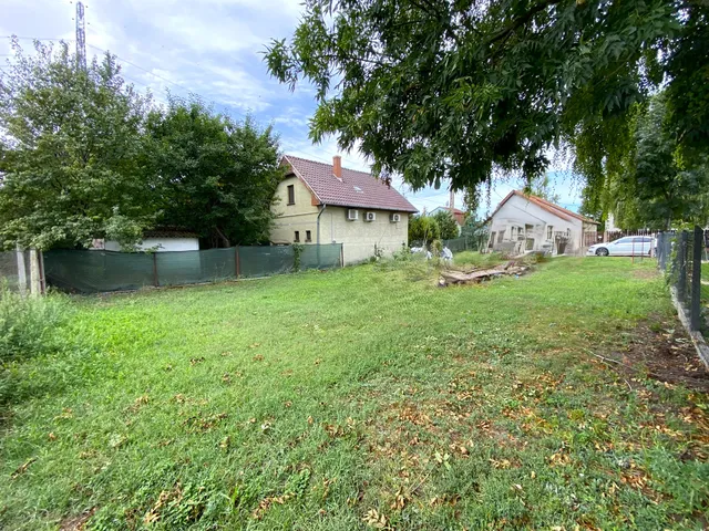 Eladó telek Majosháza 345 nm