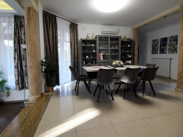 Eladó ház Ráckeve, Szulla 270 nm