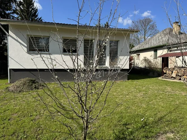 Eladó üdülő és hétvégi ház Ráckeve, Kerekzátony-sziget 105 nm