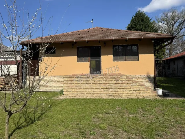 Eladó üdülő és hétvégi ház Ráckeve, Kerekzátony-sziget 105 nm