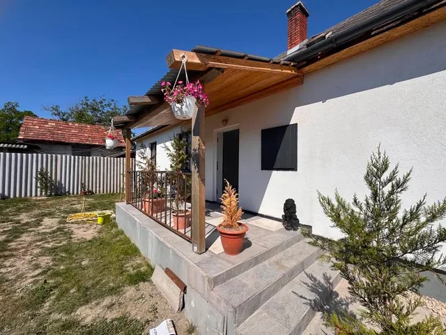Eladó ház Dunavecse 90 nm