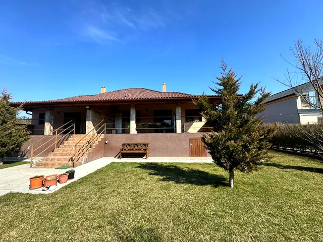 Eladó ház Szigetcsép 160 nm