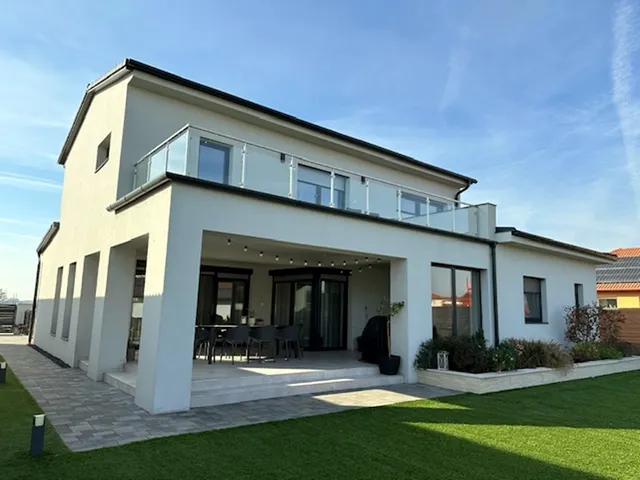 Eladó ház Pápa, Alsóváros 270 nm