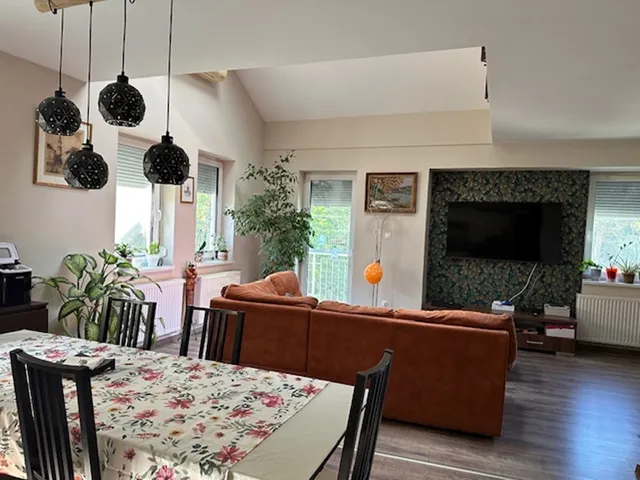 Eladó lakás Pápa, Vajda Péter-lakótelep 131 nm