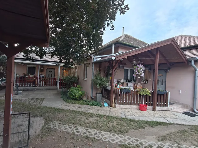 Eladó ház Budapest XVI. kerület 130 nm