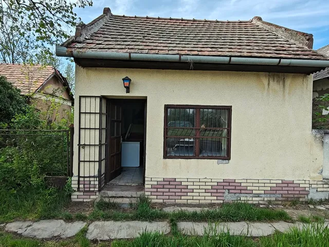 Eladó kereskedelmi és ipari ingatlan Gádoros 42 nm