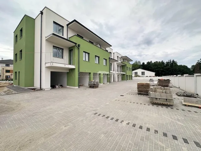 Eladó lakás Szombathely, Kámon 67 nm
