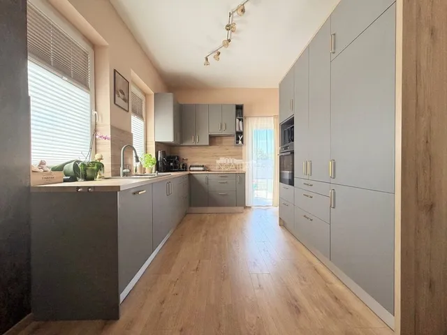 Eladó lakás Szombathely, Gyöngyöshermán 86 nm