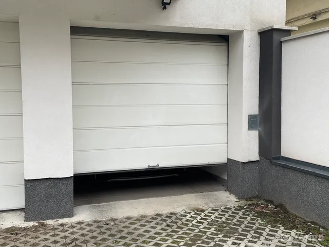Eladó garázs Szolnok, Belváros 24 nm