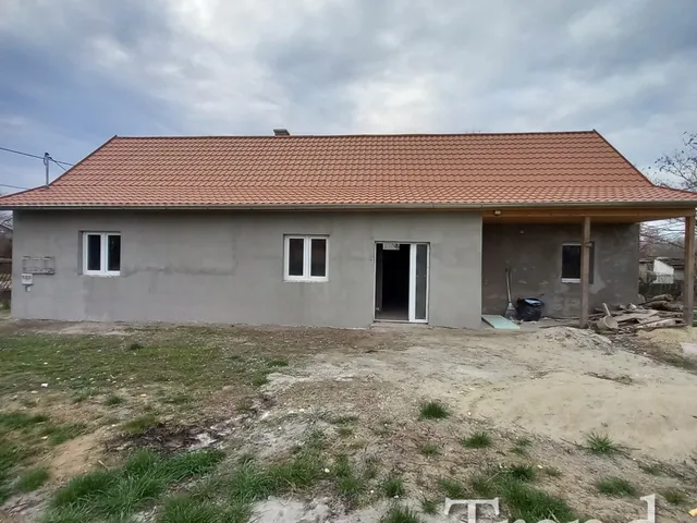 Eladó ház Perkáta 90 nm