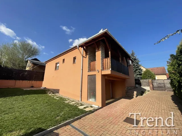 Eladó ház Dunaújváros, Újtelep 187 nm