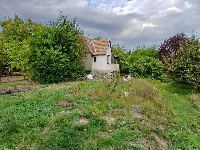 Eladó üdülő és hétvégi ház Kulcs 30 nm