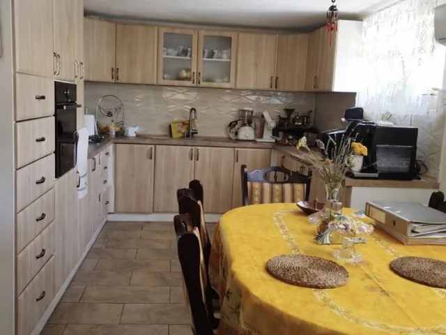 Eladó ház Baracs 208 nm