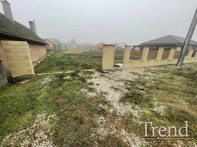 Eladó telek Nagyvenyim 880 nm